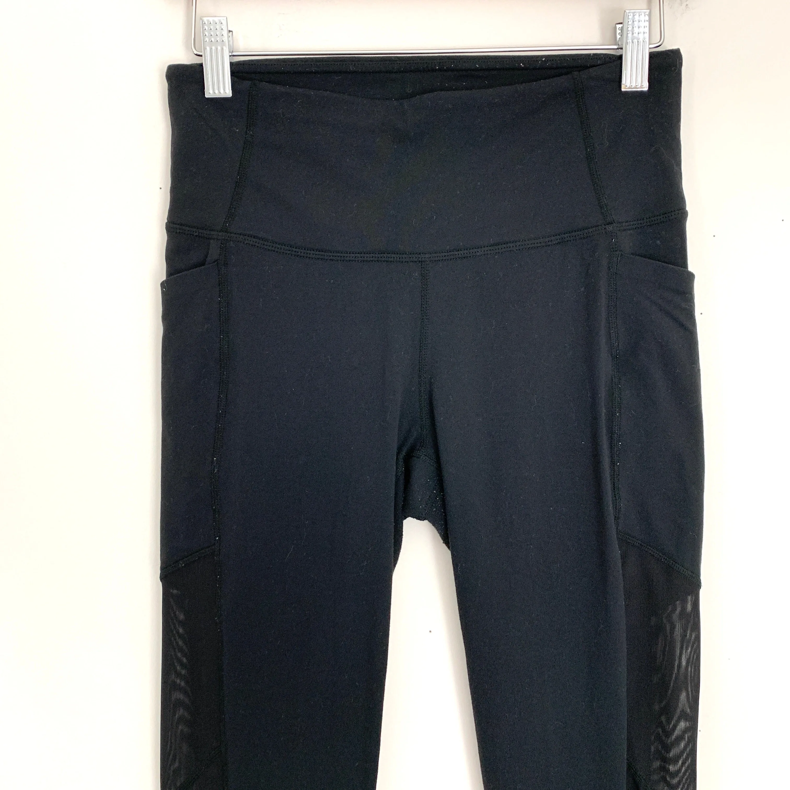 Athleta Black Stash Pocket Mesh Capri Pants- Size S (Inseam 21.5”)