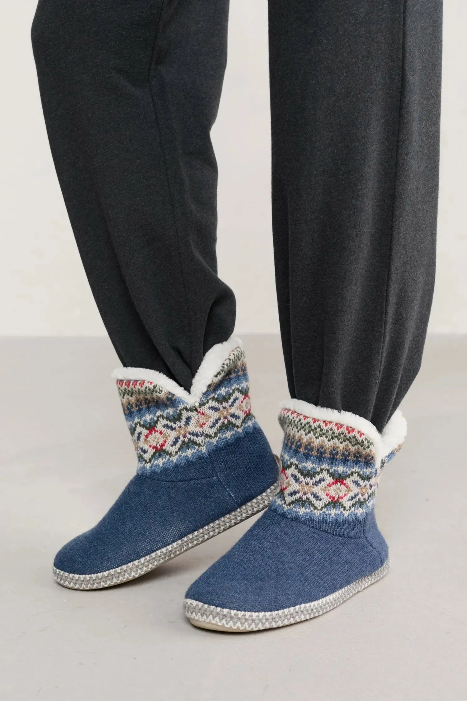 Snooze Slipper Booties - Fence Floral Blue Ink Mix